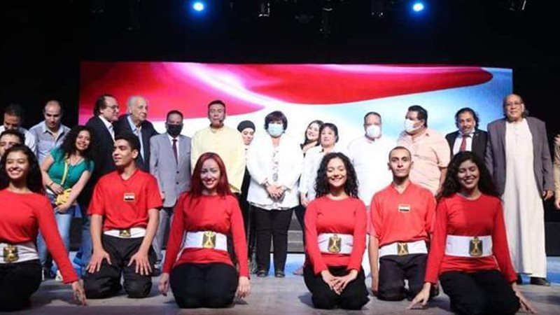 وزيرة الثقافة بمسرح