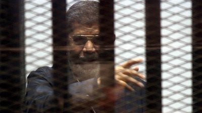مرسي في «التخابر مع حماس» يطلب إجراء فحص طبي شامل على نفقته