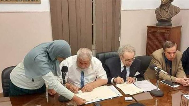 جانب من توقيع اتفاقية