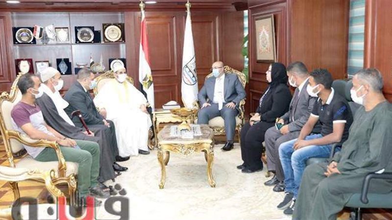 محافظ بني سويف يستقبل