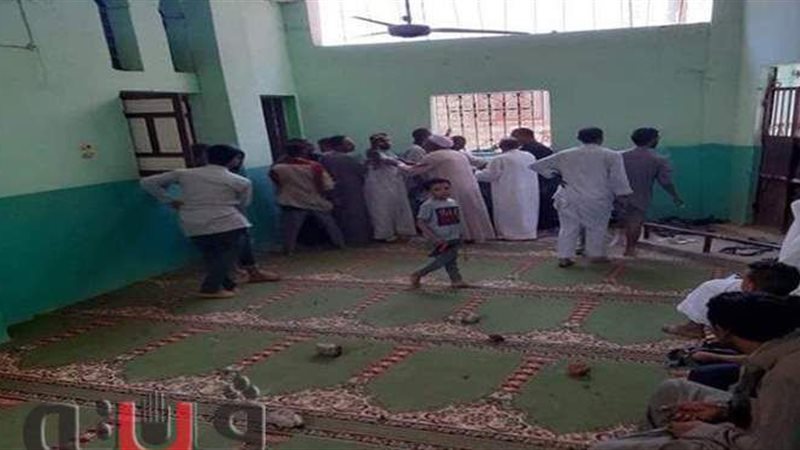 احتجاز الأهالي بمسجد