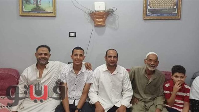 يوسف الأول على الدبلومات