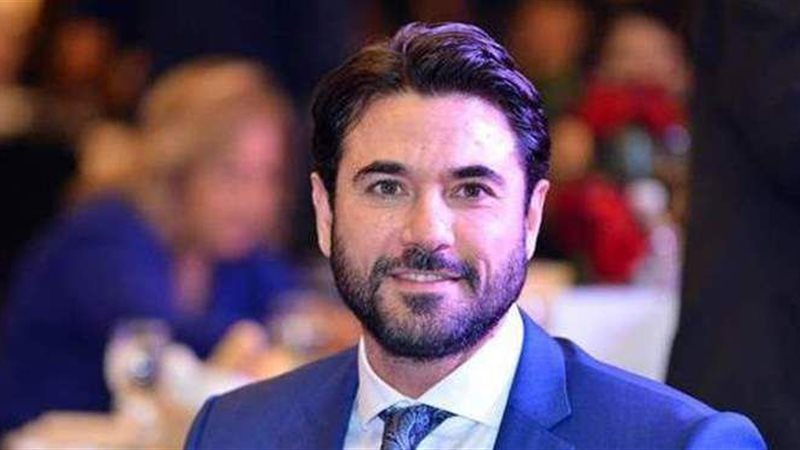 الفنان أحمد عز