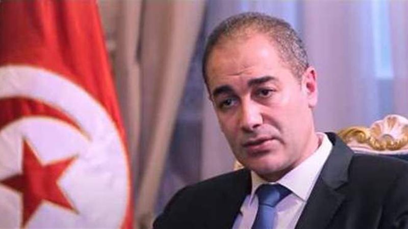 نزار يعيش