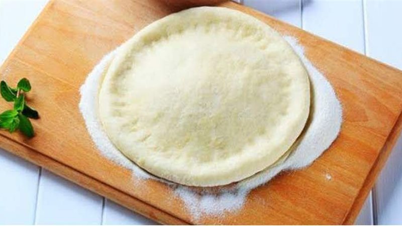 طريقة عمل عجينة البيتزا