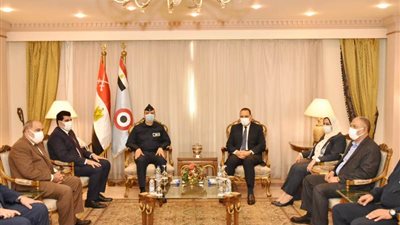 محافظ الشرقية يزور الكلية الجوية في بلبيس 
