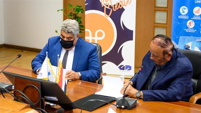 جانب من توقيع البروتوكول