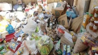 ضبط كمية من السلع الغذائية مجهولة المصدر داخل مصنع حلويات بالزيتون