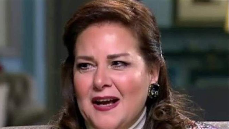 دلال عبدالعزيز