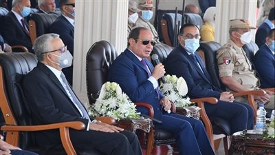 السيسي: نعمل بكل أمانة وشرف على مصائر المصريين