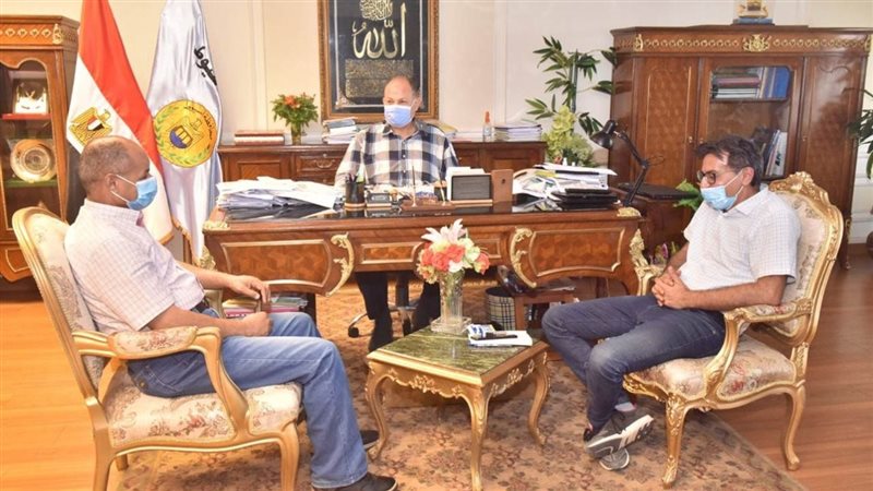 اجتماع محافظ أسيوط