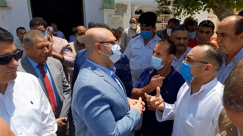 محافظ بني سويف يستمع
