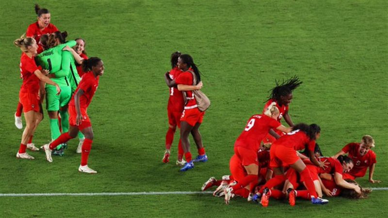 توج المنتخب الكندي