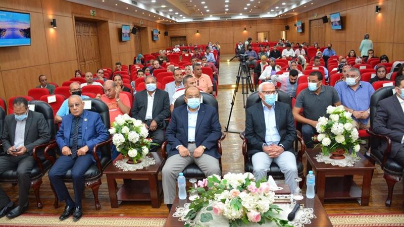 محافظ بورسعيد ووزير