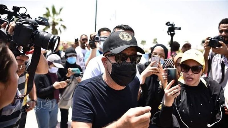 نجوم الفن في جنازة