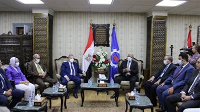 رئيس النيابة الإدارية يتفقد نيابات السويس بعد تنفيذ برنامج التحول الرقمي | صور
