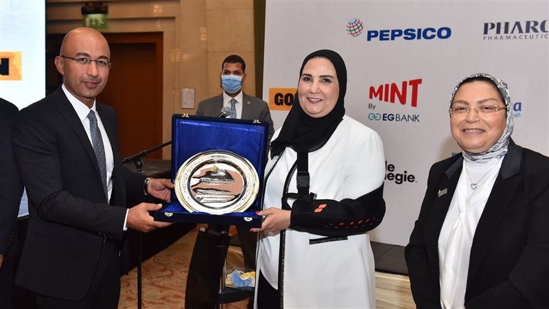 تكريم الفرق الفائزه