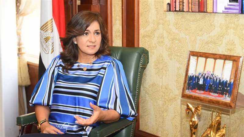 السفيرة نبيلة مكرم