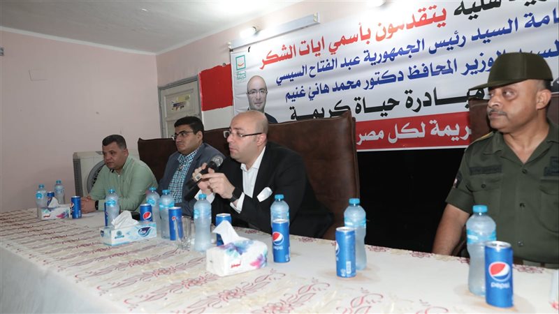 جانب من لقاء محافظ