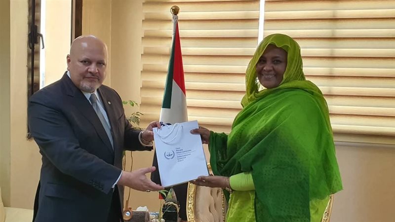 مريم الصادق وزيرة