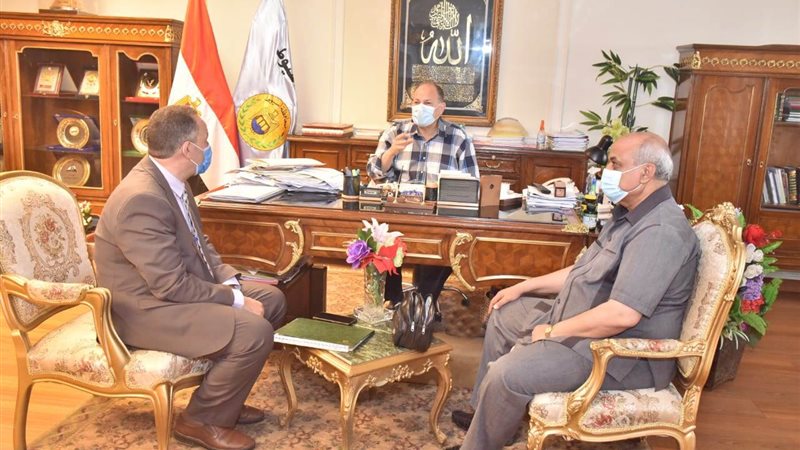 لقاء محافظ أسيوط
