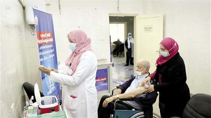 تلقي لقاح كورونا