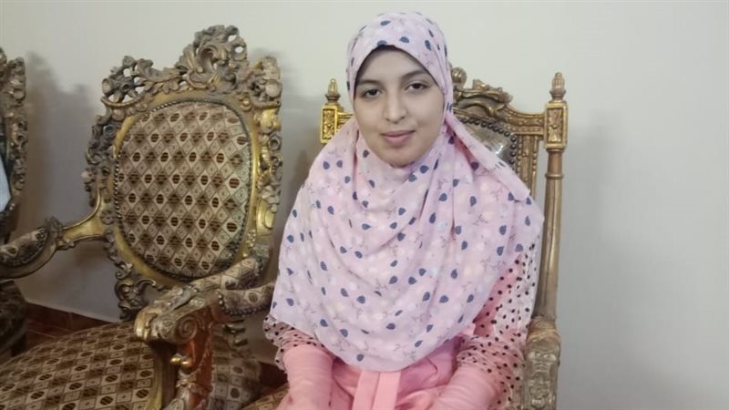 الطالبة نجلاء يوسف