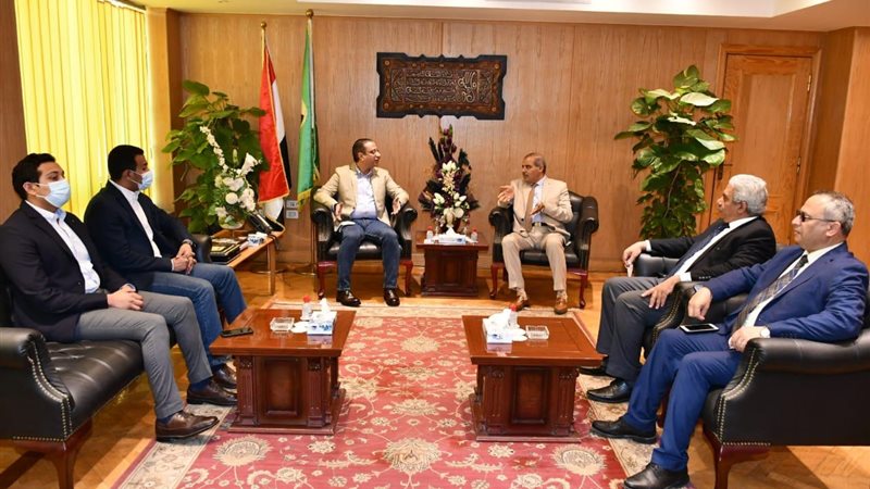 محافظ الفيوم يستقبل