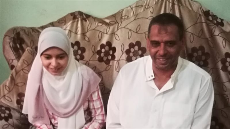 خديجة ثالث علوم ووالدها