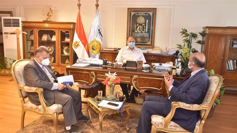 اجتماع محافظ أسيوط