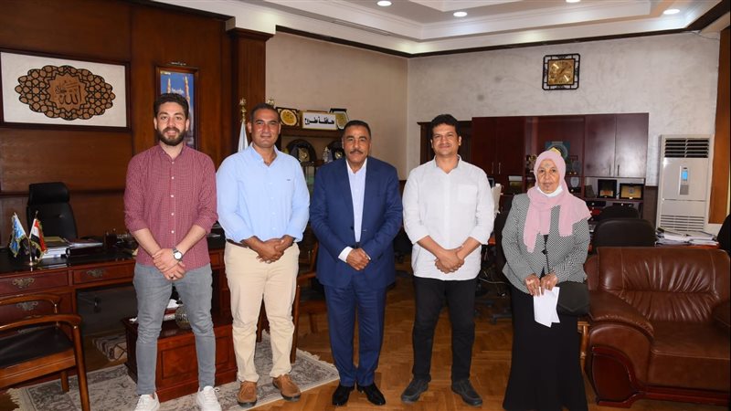 محافظ مطروح ووفد