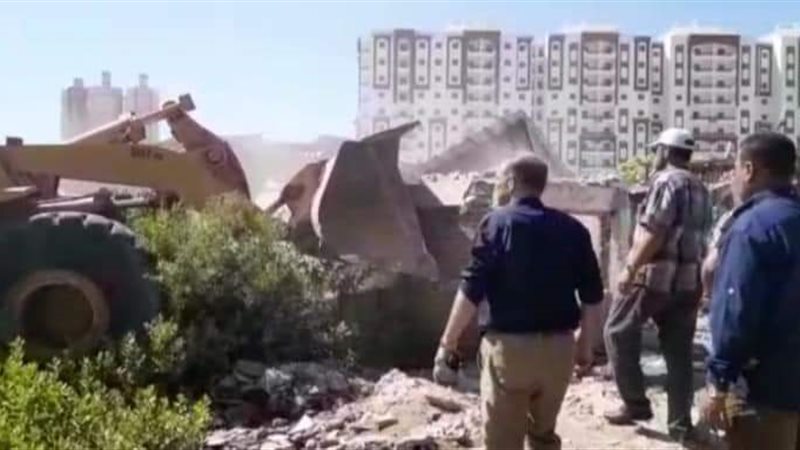 جانب من إزالة سوق