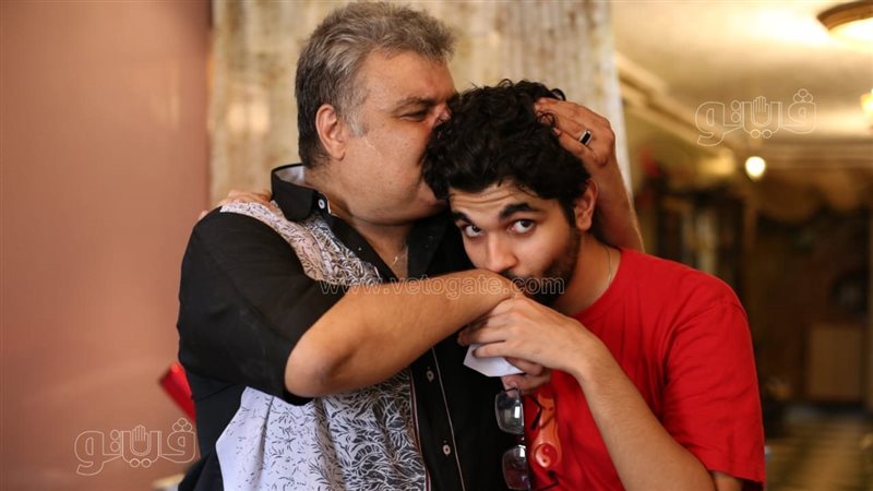  أفراح هستيرية لوالد