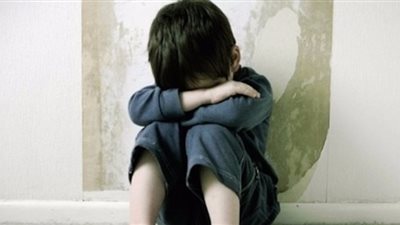 لم يرحم براءته.. عامل يهتك عرض طفل بالصف.. الضحية: والنبي ياعمو سيبني.. المتهم: خد فلوس وهبسطك.. والنيابة تأمر بإحالته للمحاكمة الجنائية