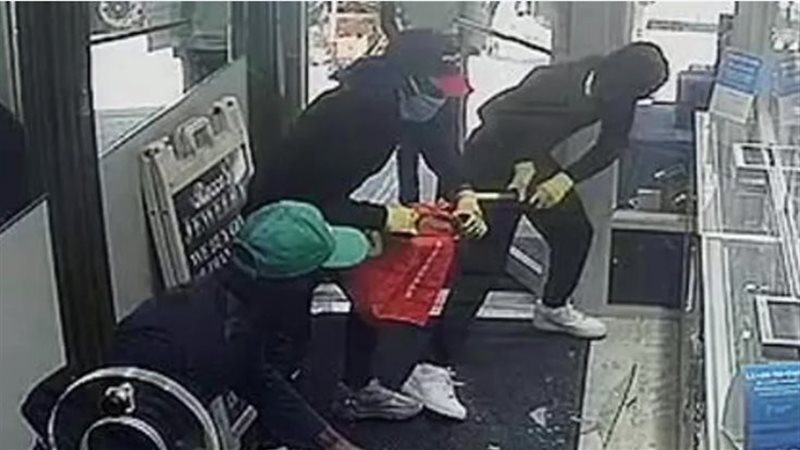 إخلاء سبيل عصابة