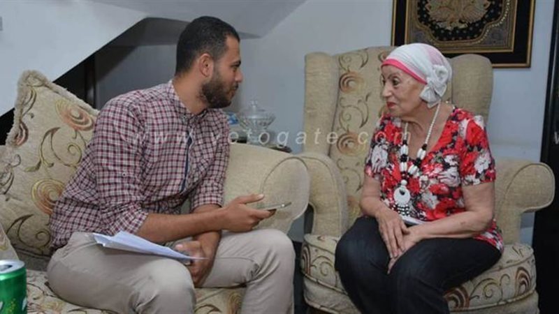الفنانة الراحلة مع