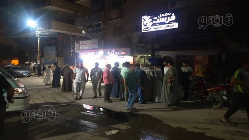 تجمعات الأهالي أمام