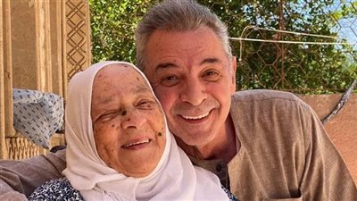 بعد وفاتها.. شاهد آخر ظهور لـ محمود حميدة رفقة والدته