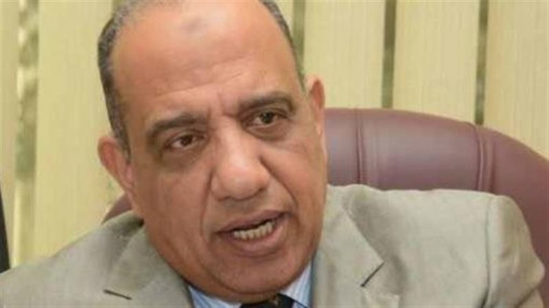 محمود عصمت وزير قطاع