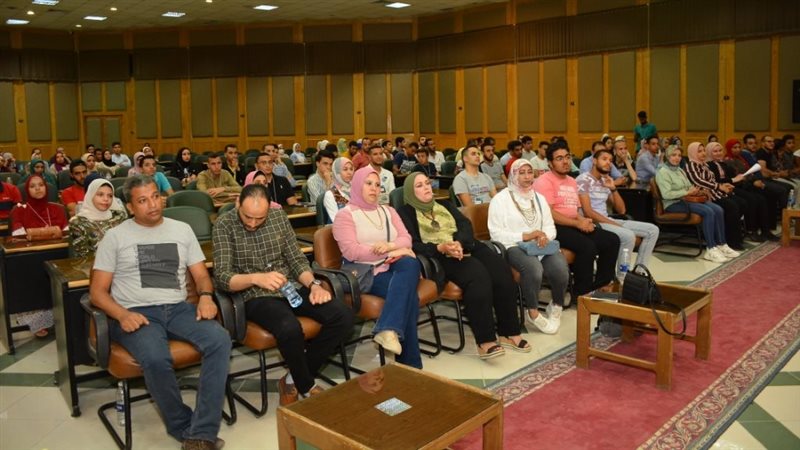 معكسر إعداد القادة