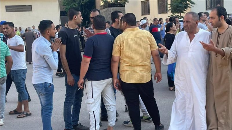  توافد أسر ضحايا