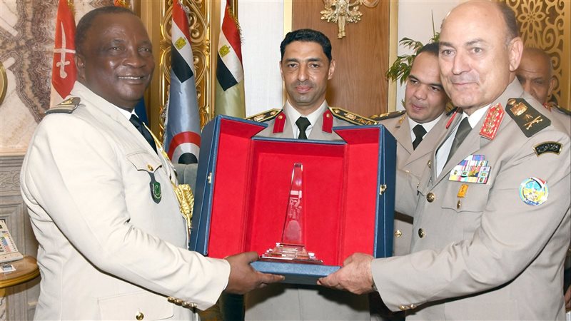 رئيس الاركان يلتقى
