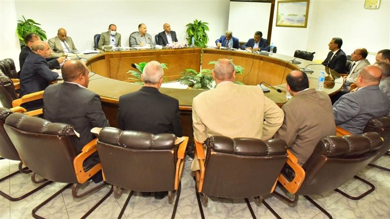 اجتماع محافظ أسيوط
