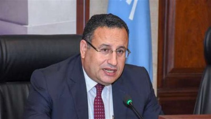 الدكتور عبد العزيز