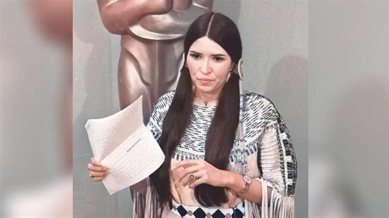 لتل فذر في حفل توزيع