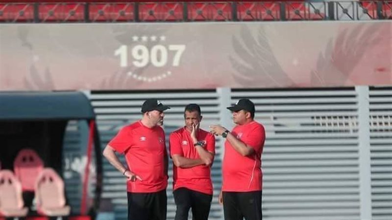 الجهاز الفني للنادي