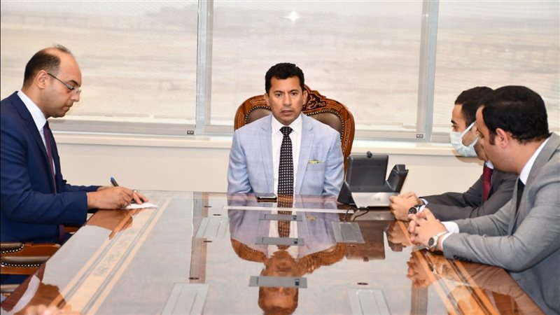 وزير الرياضة يلتقي