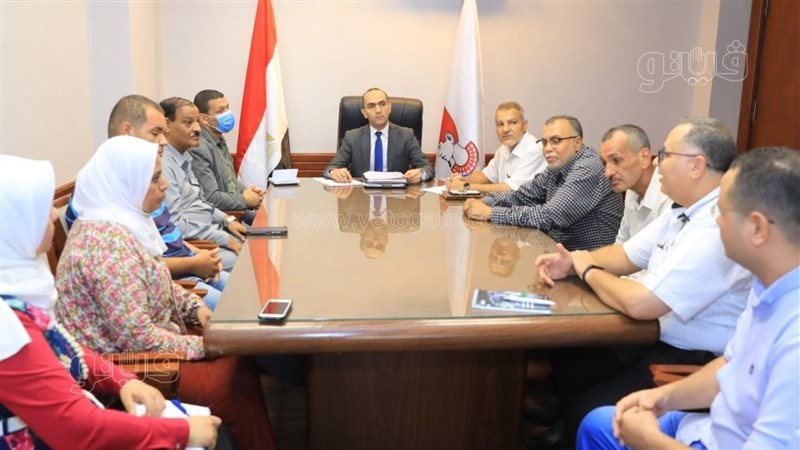 نائب محافظ يعقد اجتماعا