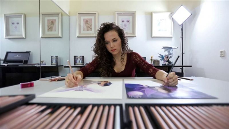 فنانة هولندية ترسم