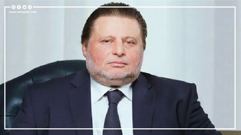 حسن عبد الله قائمًا